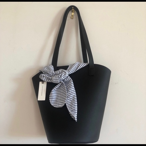 Anthropologie Handbags - Anthropologie Patricia Bucket Bag